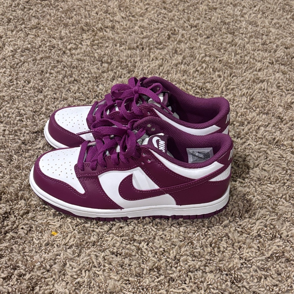 Nike Kids Sneakers in Purple and White